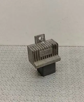 Renault Clio III Glow plug pre-heat relay 7700115078