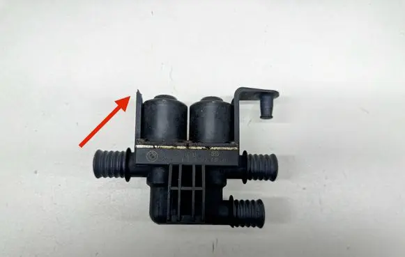 BMW 5 E60 E61 Coolant heater control valve 6931708 1147412 080723
