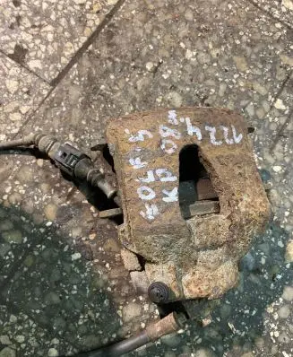 Volkswagen Golf V Front brake caliper