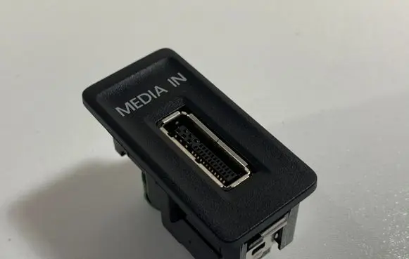 Volkswagen Golf VII USB socket connector 5Q0035736 5G0035222A