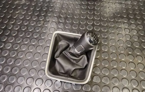 Seat Alhambra (Mk2) Gear lever shifter trim leather/knob