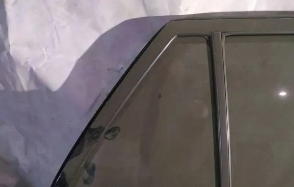 Toyota Avensis T250 Rear vent window glass 