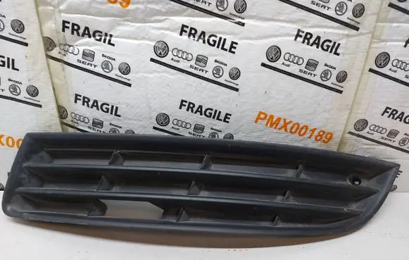 Volkswagen PASSAT B6 Front bumper lower grill 3C0853665