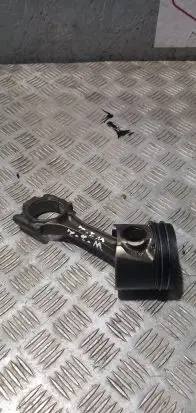 Volkswagen Touran I Piston with connecting rod W102