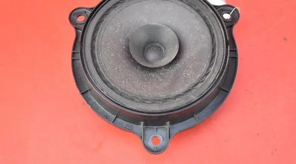 Nissan NV200 Subwoofer speaker