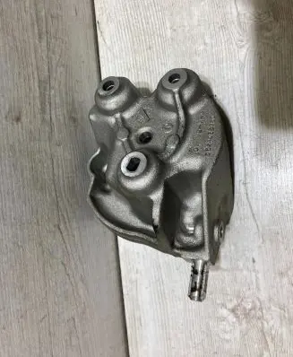 Citroen C3 Aircross Engine mounting bracket 9824088780