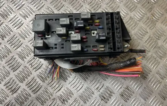 Chevrolet Corvette C5 Fuse box set 10443148 0900412249