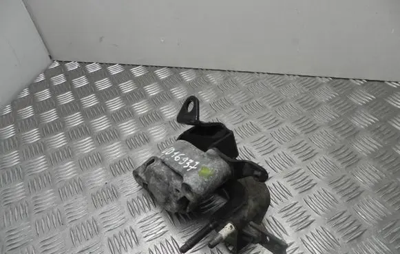 Engine mount bracket