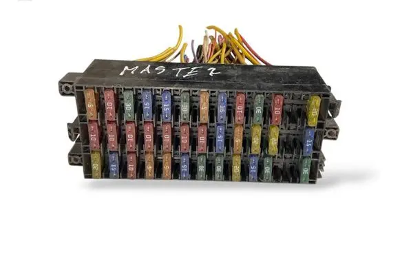 Renault Master II Fuse module 8200607557