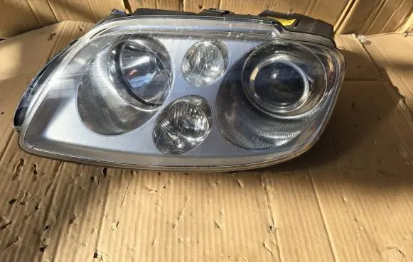 Volkswagen Touran I Headlight/headlamp 1T0941031K