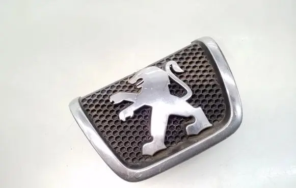 Manufacturer badge logo/emblem