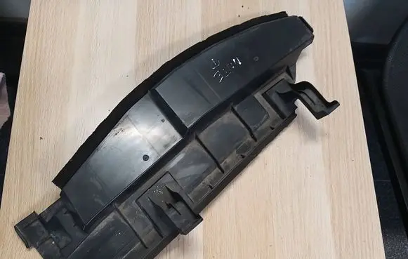 Nissan Note (E12) Radiator trim 214963VS1A