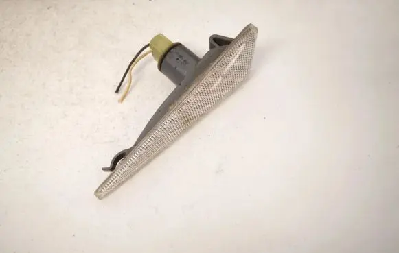 Renault Megane II Front fender indicator light 8200027151e