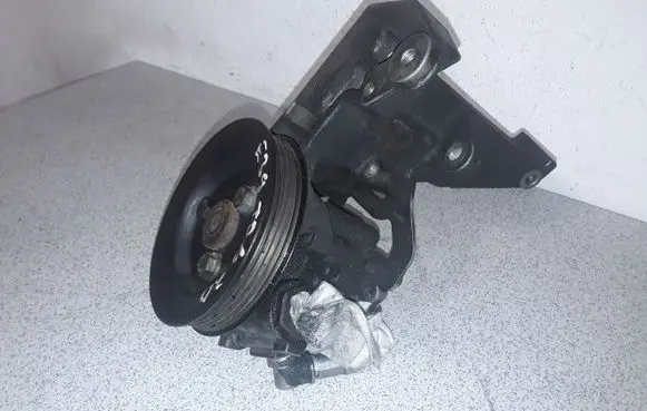 BMW 5 E39 Power steering pump 2246719 11162245747 2245747