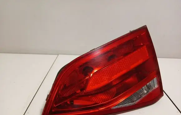 Tailgate rear/tail lights