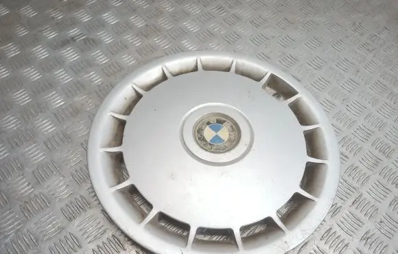 BMW 5 E34 R15 wheel hub/cap/trim 1129843