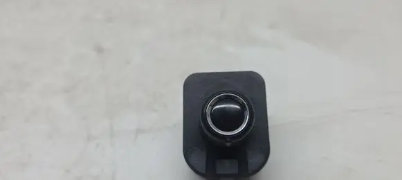 Wing mirror switch