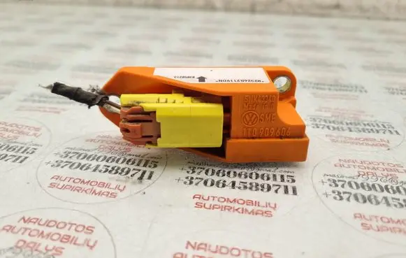 Volkswagen Touran I Airbag deployment crash/impact sensor 1T0909606