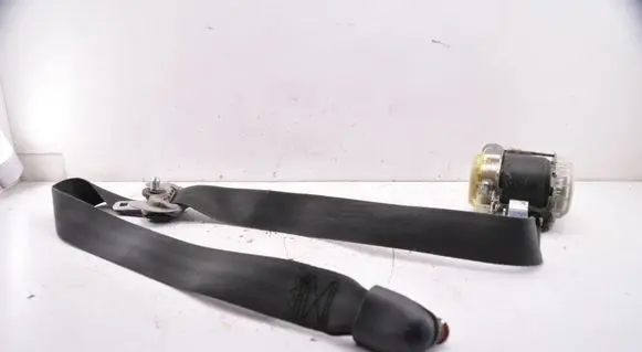 Hyundai i30 Front seatbelt 045445