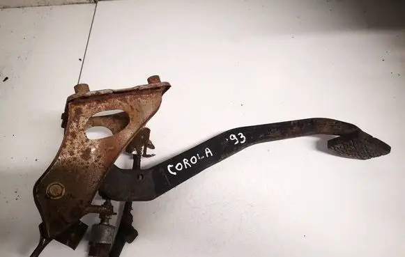 Toyota Corolla E100 Brake pedal 