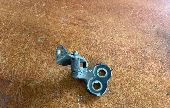 Ford Focus ST Front door lower hinge 