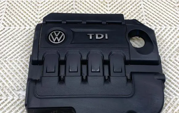 Volkswagen Golf VII Engine cover (trim) 04L103954T