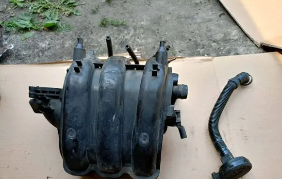 Skoda Fabia Mk2 (5J) Intake manifold 03E129711D