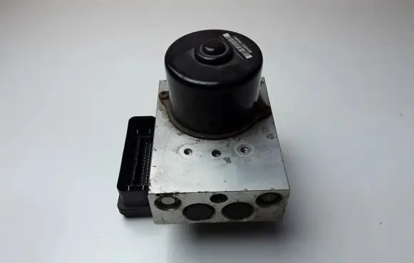 Volvo XC70 ABS Pump 30714956