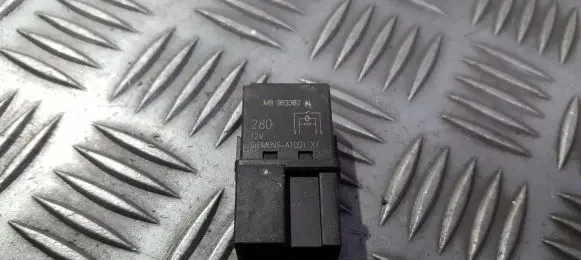 Mitsubishi Pajero Pinin Other relay mb95338211