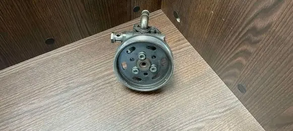 Volkswagen Golf IV Power steering pump 1J0422154A