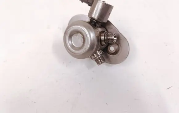BMW X1 E84 Fuel injection high pressure pump 8604229 0261520282