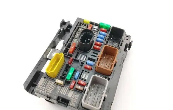 Fiat Scudo Fuse module 9807028680