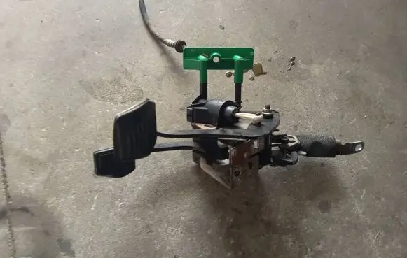 Ford Focus Pedal assembly 98AB2450