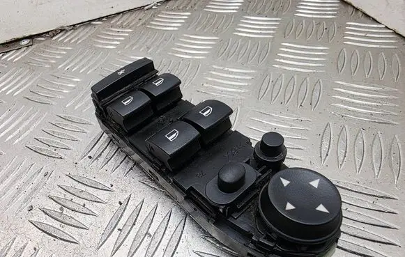 BMW 5 E60 E61 Electric window control switch 9122111