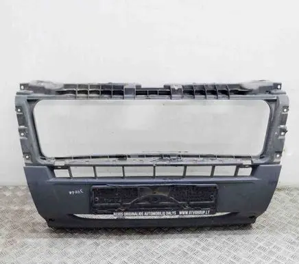 Front bumper lip