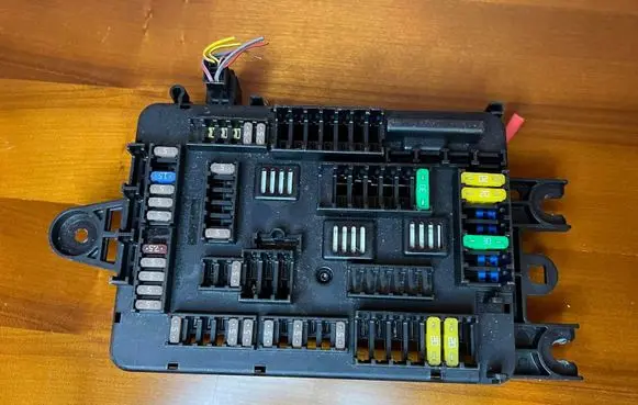BMW X5 F15 Fuse module 9389070 22072015 19561000001