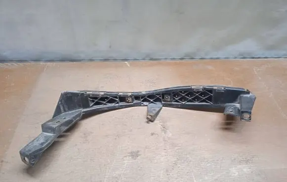 Headlight/headlamp mounting bracket