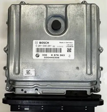 BMW 5 F10 F11 Engine control unit/module ECU 8576363 0281030261 DDE8576363