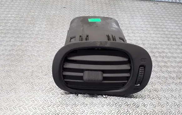 Chrysler Town & Country IV Dashboard side air vent grill/cover trim