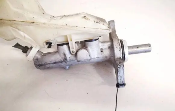 Toyota Corolla E120 E130 Master brake cylinder
