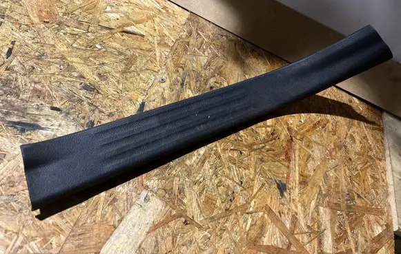 Nissan Navara D23 Rear sill trim cover 769B64KJ1A