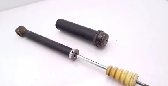 Mitsubishi Grandis Rear shock absorber/damper 4162A040