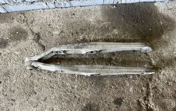 Rear upper control arm/wishbone