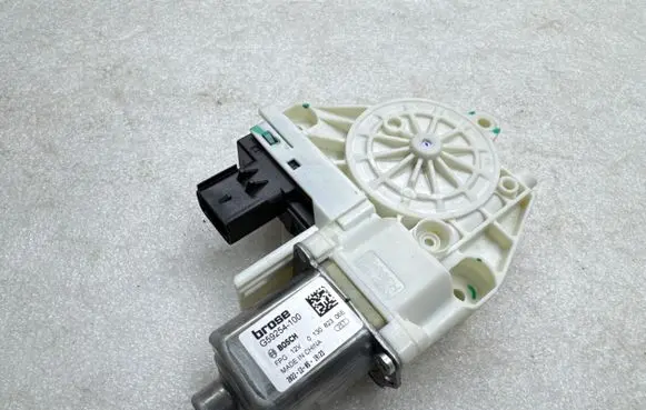 Tesla Model Y Rear door window regulator motor G59254100 0130823066 002120519