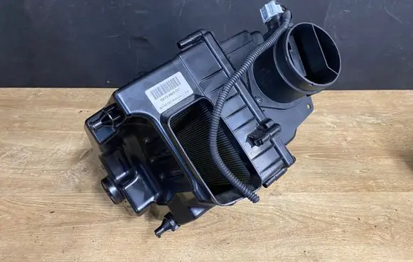Jaguar F-Pace Air filter box GX739600DC 20180217 4013319C