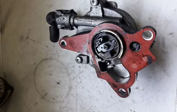 Nissan X-Trail T31 Vacuum pump