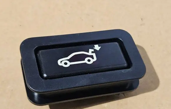 BMW 5 E60 E61 Tailgate/boot open switch button 8375580