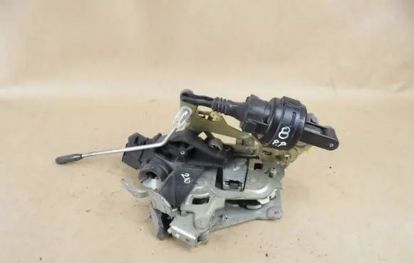 Mercedes-Benz E W210 Front door lock 