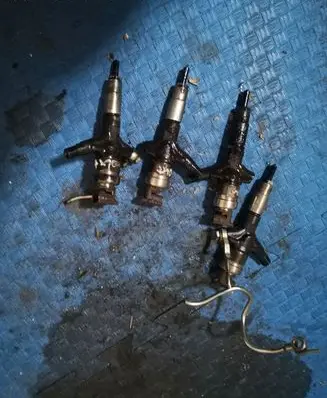 Subaru Outback Fuel injectors set 16613AA020
