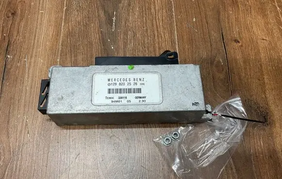Mercedes-Benz SL AMG R129 Sunroof control unit/module 1298202526 A1298202526